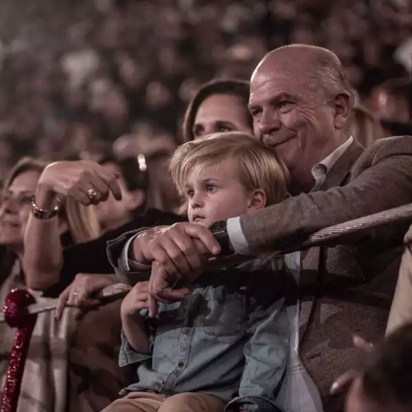 Javier Sordo con su nieto.JPG