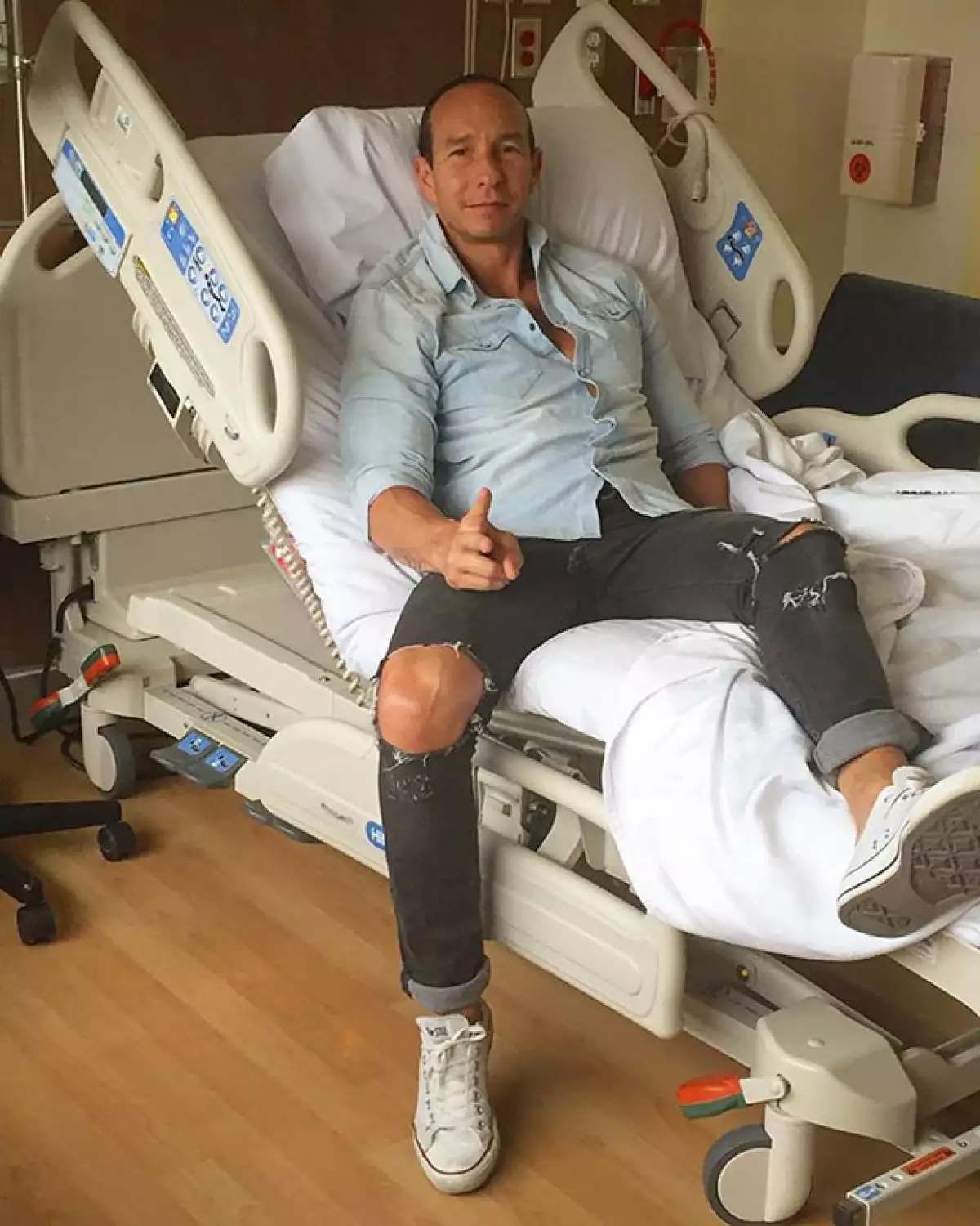 Luego de que se informara que el cantante había sido internado por un dolor abdominal, su esposa, Andrea Legarreta, informó que en los chequeos médicos se descubrió que no tiene uno de sus órganos.