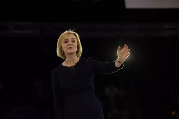 liz-truss-primera-ministra-reino-unido-mensaje-familia-real