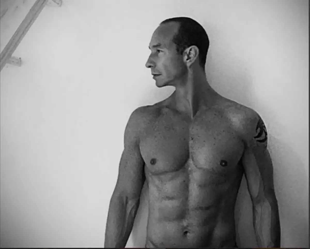 Asimismo aseguró que él también presume su figura.