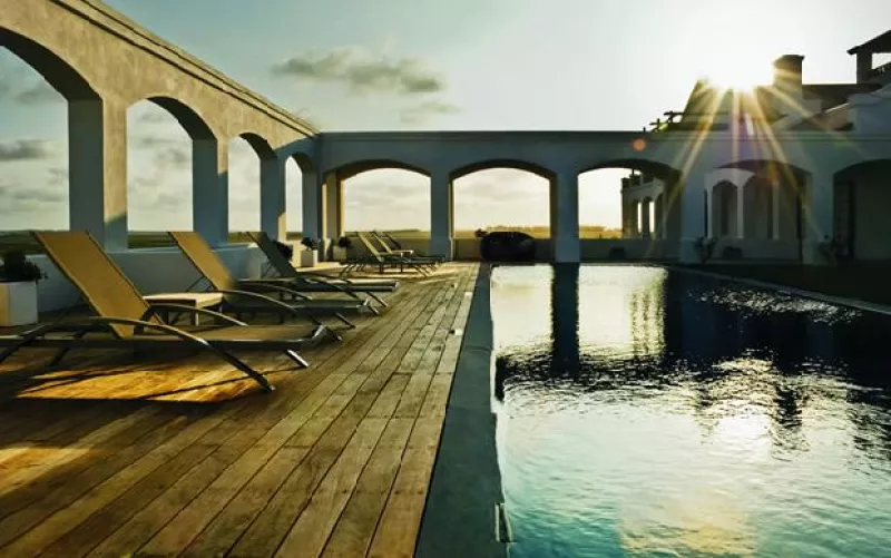 Un tranquilo refugio en Uruguay que da al huésped la posibilidad de realizar actividades, descansar, o simplemente disfrutar de la armonía artística del lugar.