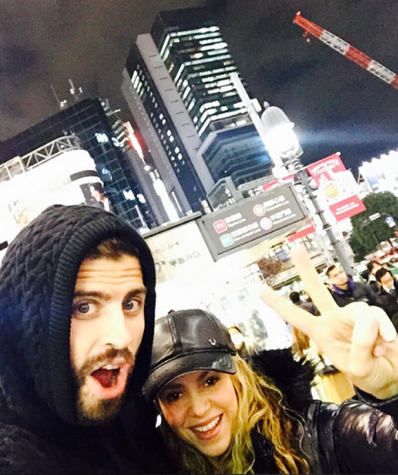 Piqué y Shakira compartieron una divertida selfie desde Tokio.