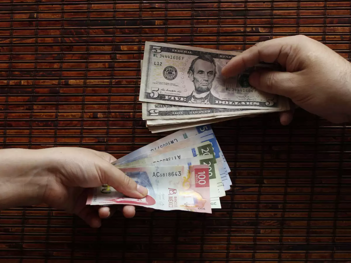 Peso mexicano hoy, 8 de mayo 2024: resiente comentarios de la Fed