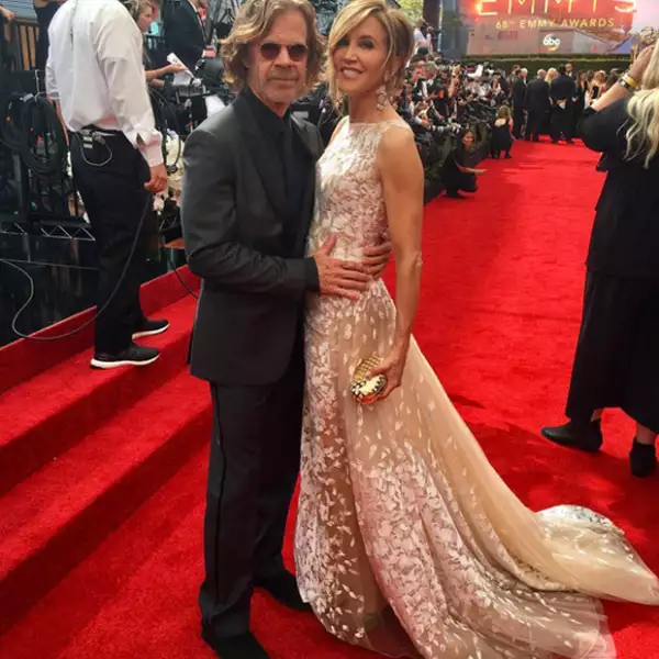 Espectacular, así lució Felicity a su paso por la red carpet.