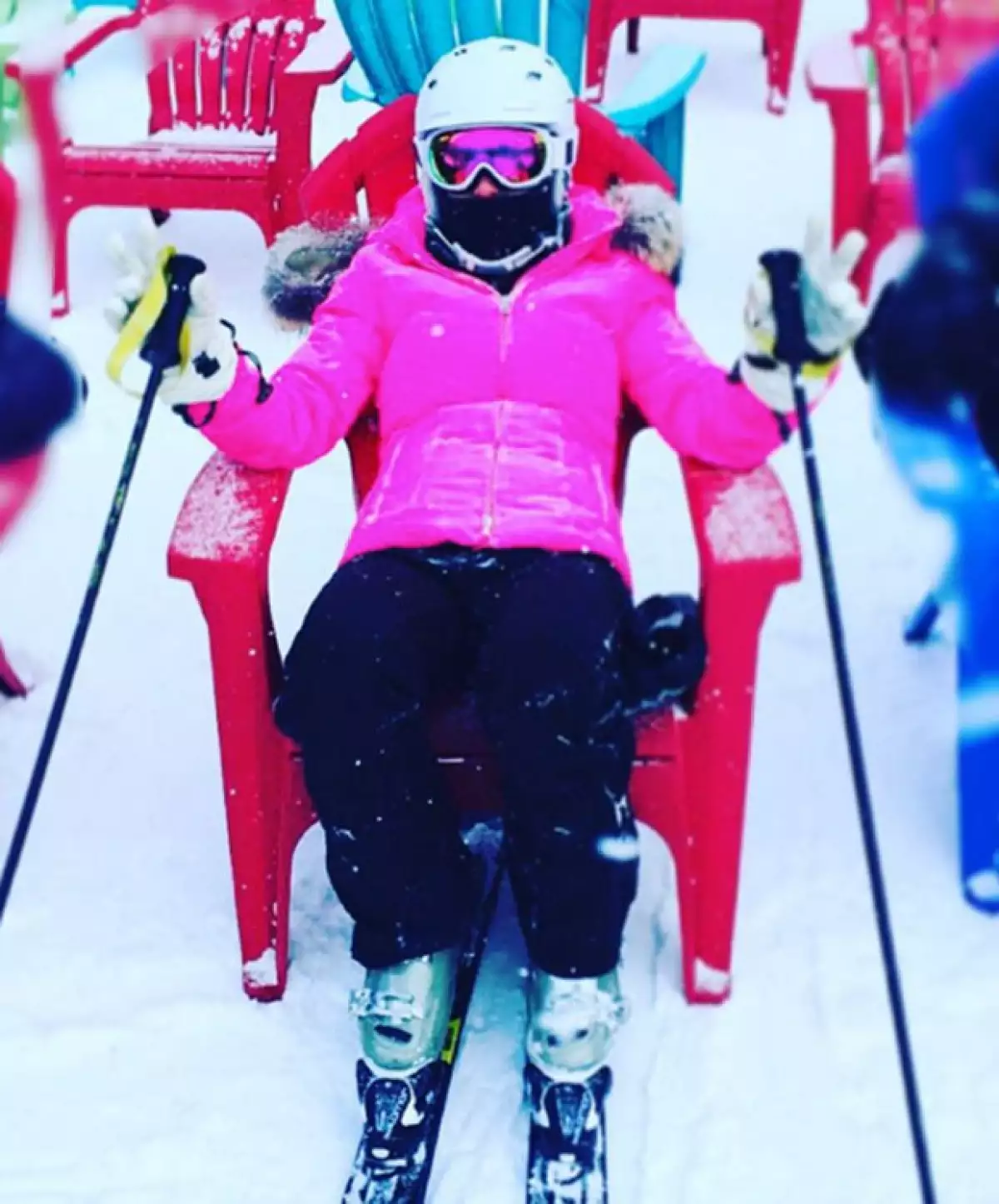 Actualmente Nicolás se encuentra estudiando la preparatoria en Canadá, por lo que existe la posibilidad de que Ludwika y Emiliano viajaran allá para pasar sus vacaciones al lado de Nico.