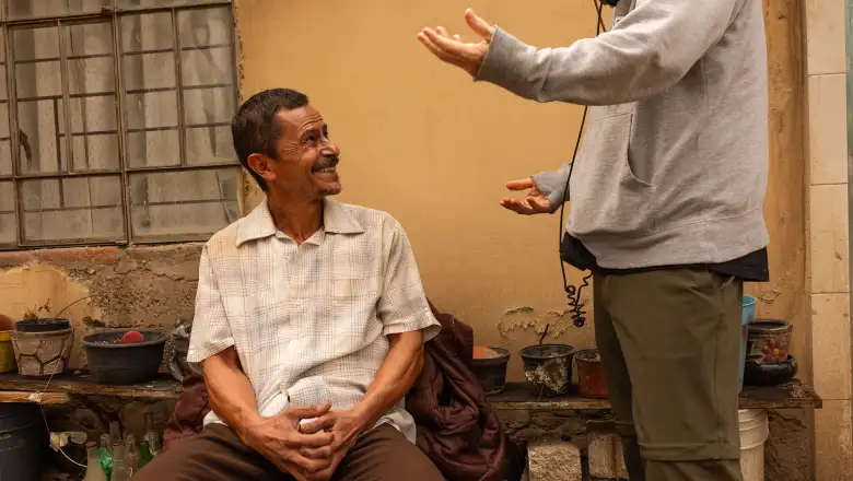 Gustavo Sánchez Parra y el director Rodrigo García en el set de Morro. 