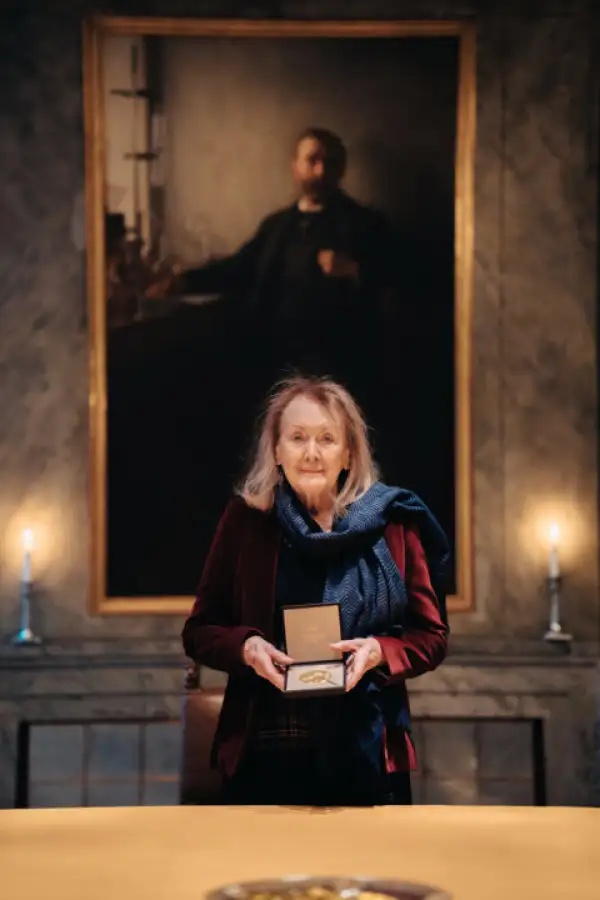 Annie Ernaux ganadora del premio Nobel de Literatura. 