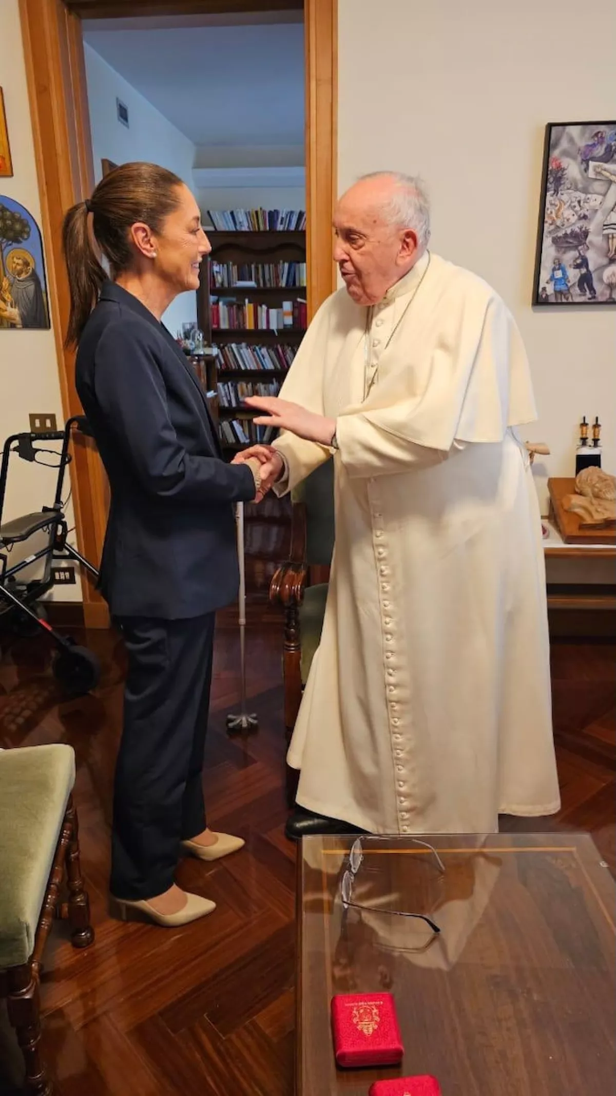 Claudia Sheinbaum, presidenta de México, con el papa Francisco