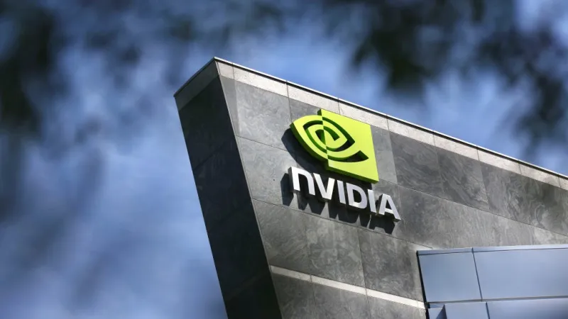 Logo de Nvidia en el edificio central de sus oficinas en Santa Clara, California.
