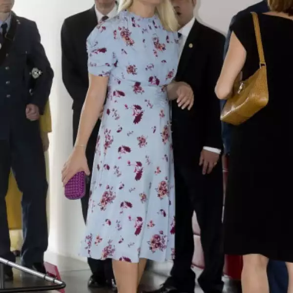 Princesa Mette-Marit de Noruega. Se le conoce por su estilo juvenil, eligiendo piezas de H&M así como de diseñadores de su país. Aquí en un diseño de Ti Mo en una visita que hizo a Vietnam a principios del año.