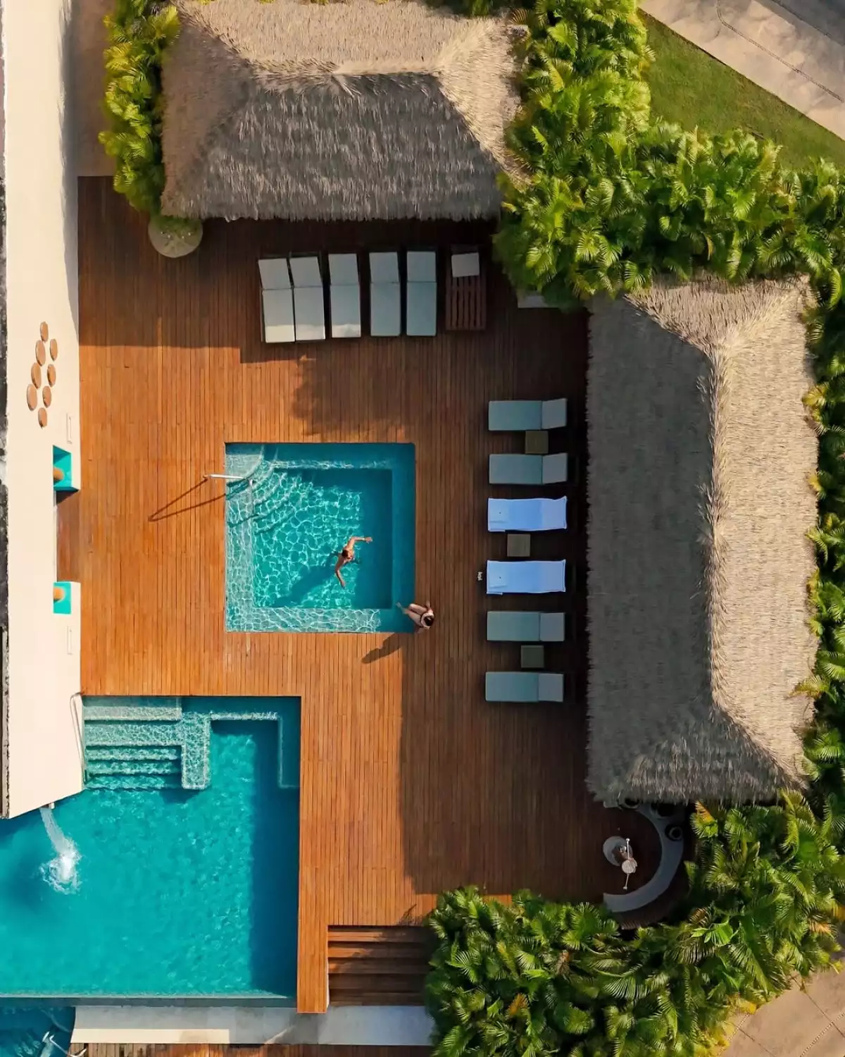 foto aérea del área de alberca del Four Seasons Resort Punta Mita