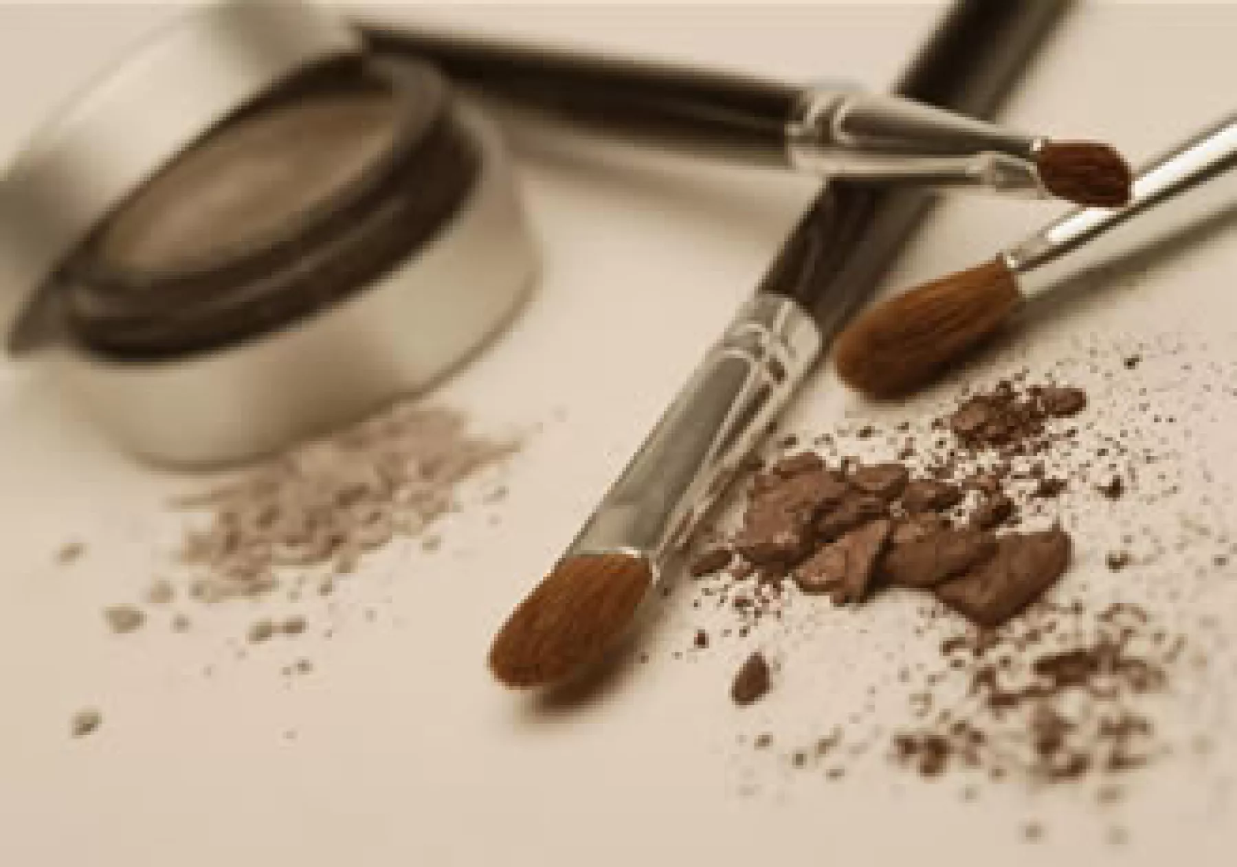 Hasta hoy, si un producto es catalogado en el segmento de cuidado personal o cosmético, la regulación en materia de publicidad es más permisiva en comparación con las restricciones que impone a los medicamentos. (Foto: Photos to go)