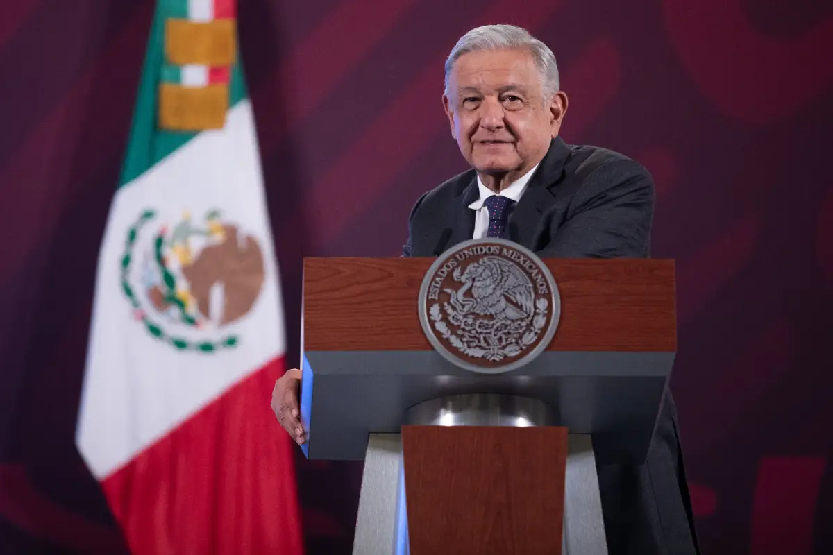 amlo-mañanera-libros.jpeg