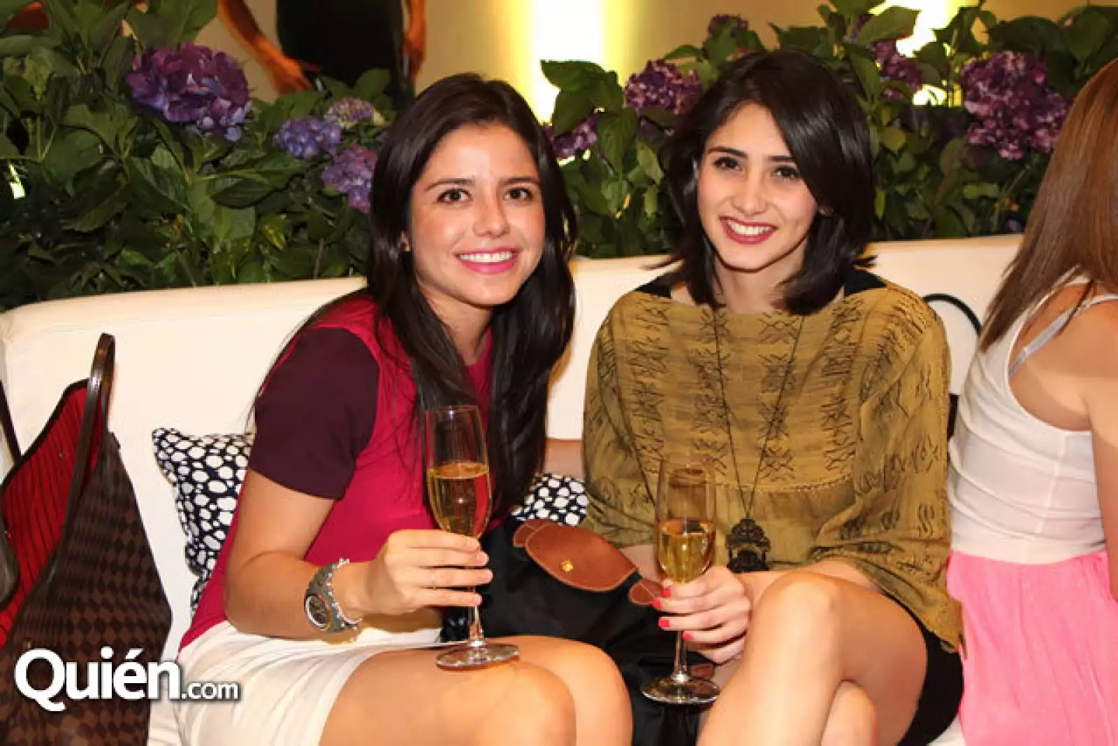 Fernanda Sierra,Mercedes Bustamante