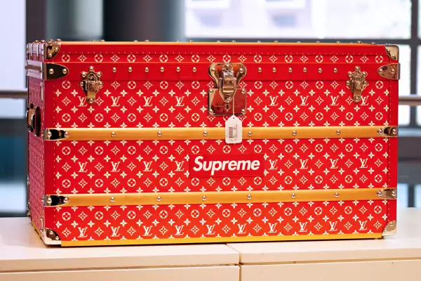 louis vuitton monogram supreme