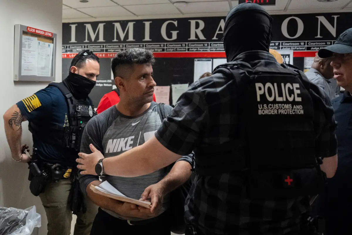 El despiadado plan de Trump para que los migrantes regresen a su país está funcionando