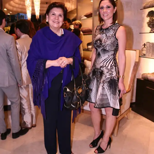 Sari Bermudes,Rosario Arnaud
