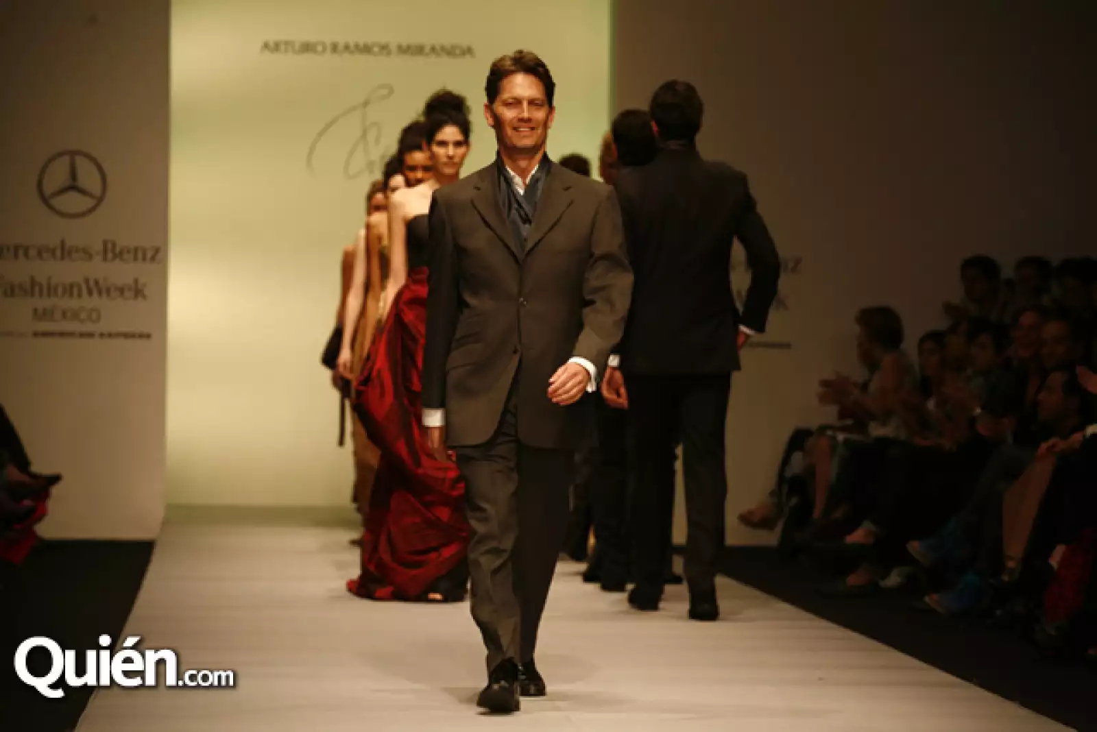 Desfile Arturo Ramos