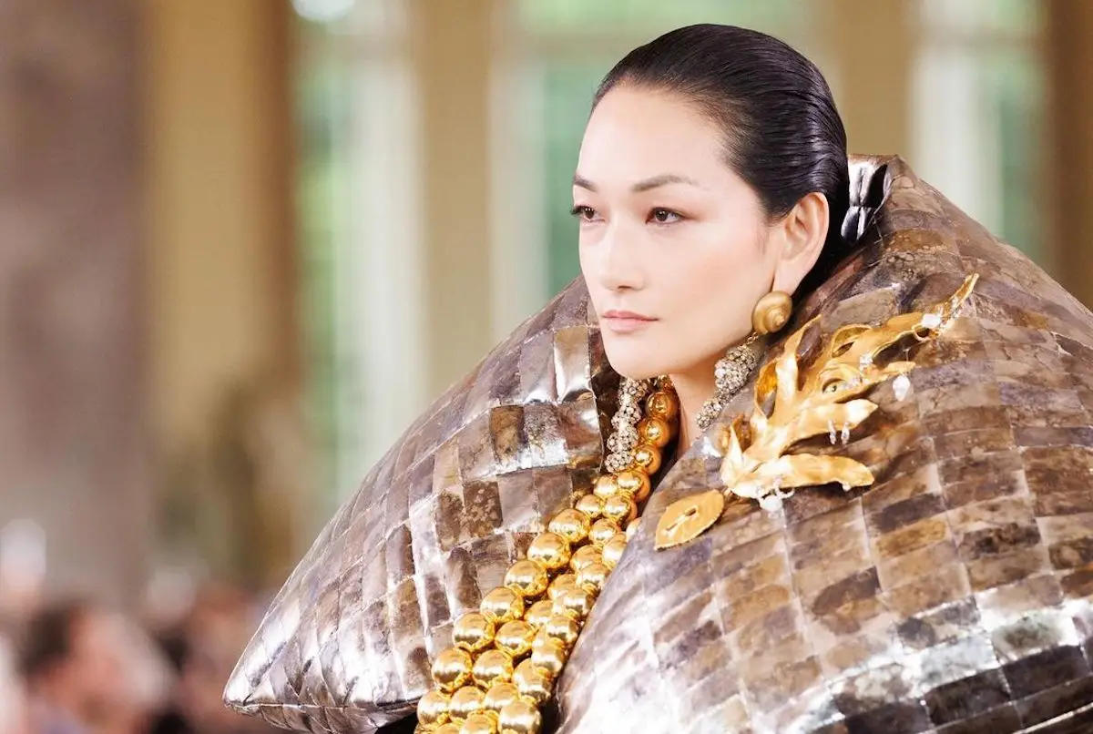 modelo de Schiaparelli en Semana de la moda de Alta Costura. 
