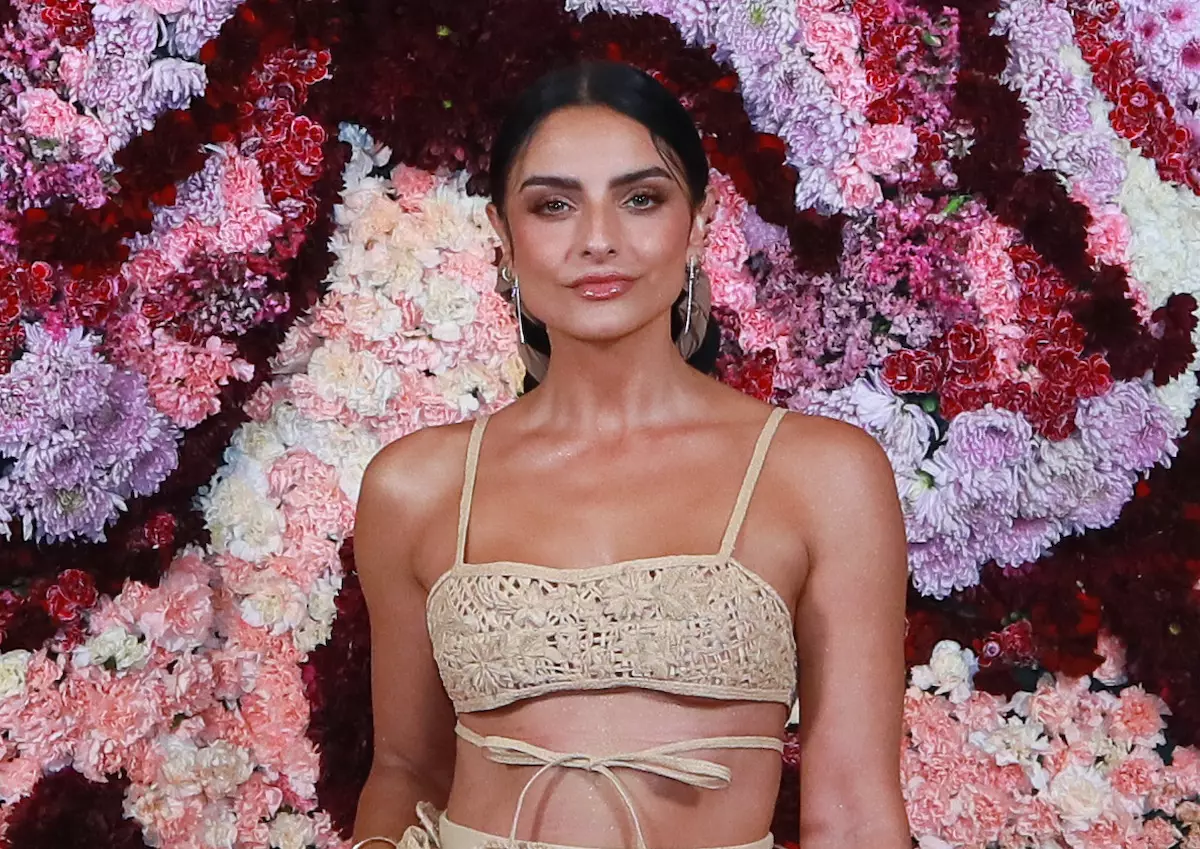Aislinn Derbez