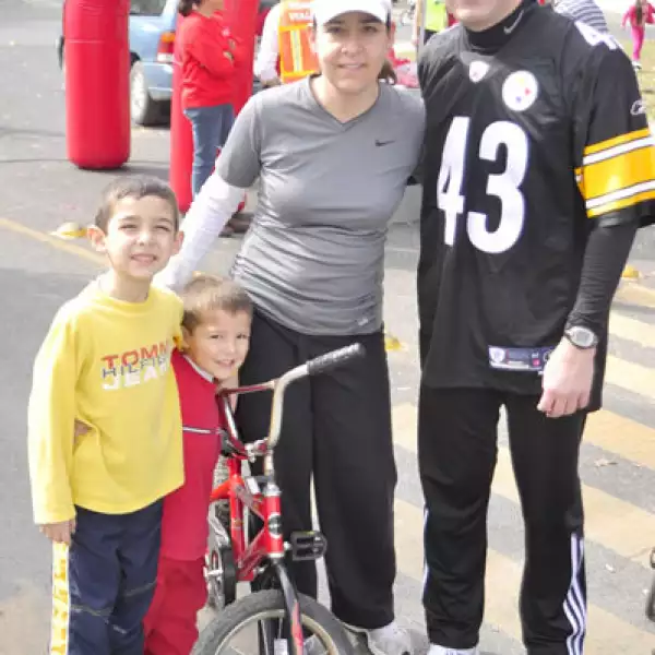 Rodrigo González,Mónica González y Alex González