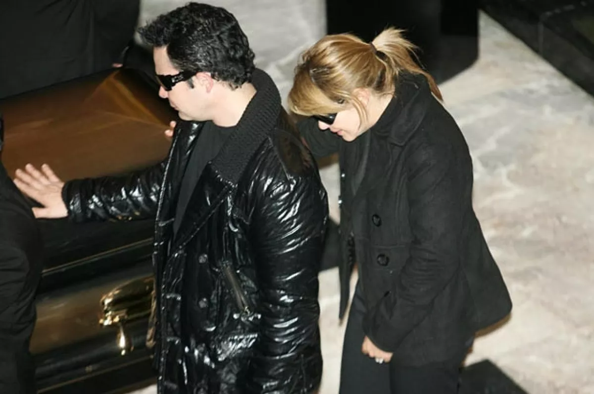 Roberto e Itatí Cantoral, hijos del compositor, le dieron el último adiós.