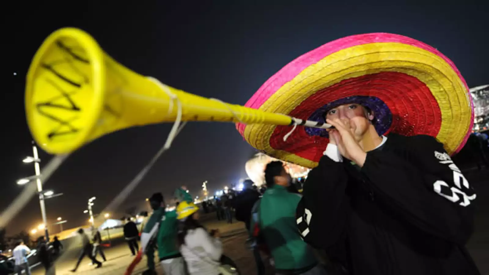 Aficionado toca una trompeta