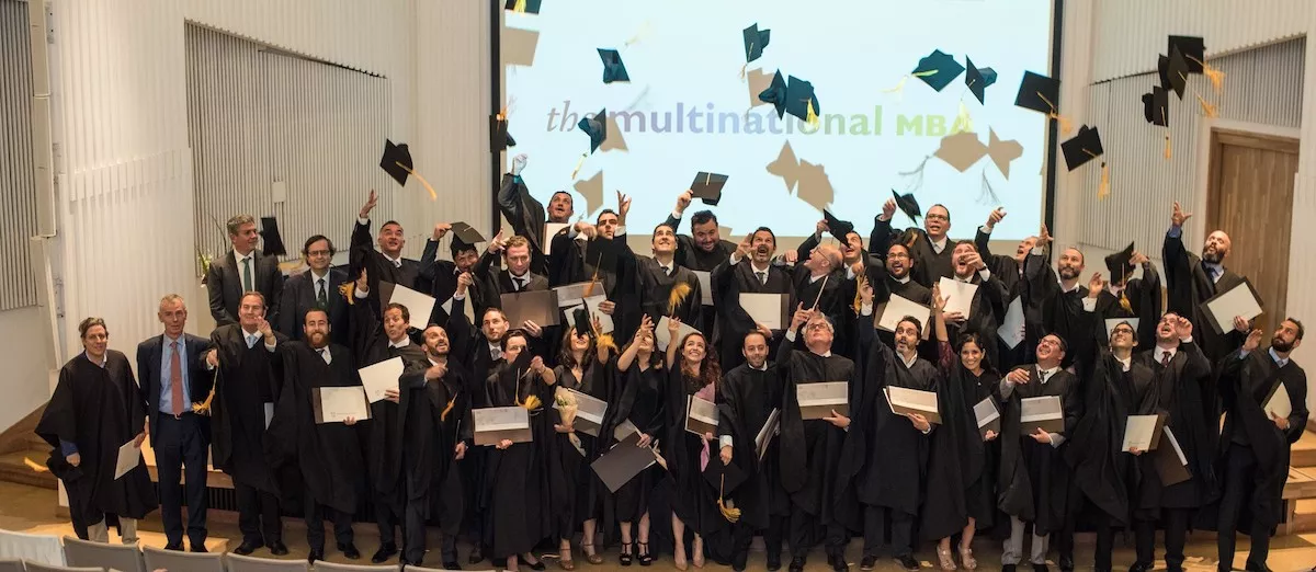 Imagen de graduados del Multinational MBA de la Universidad Adolfo Ibáñez.