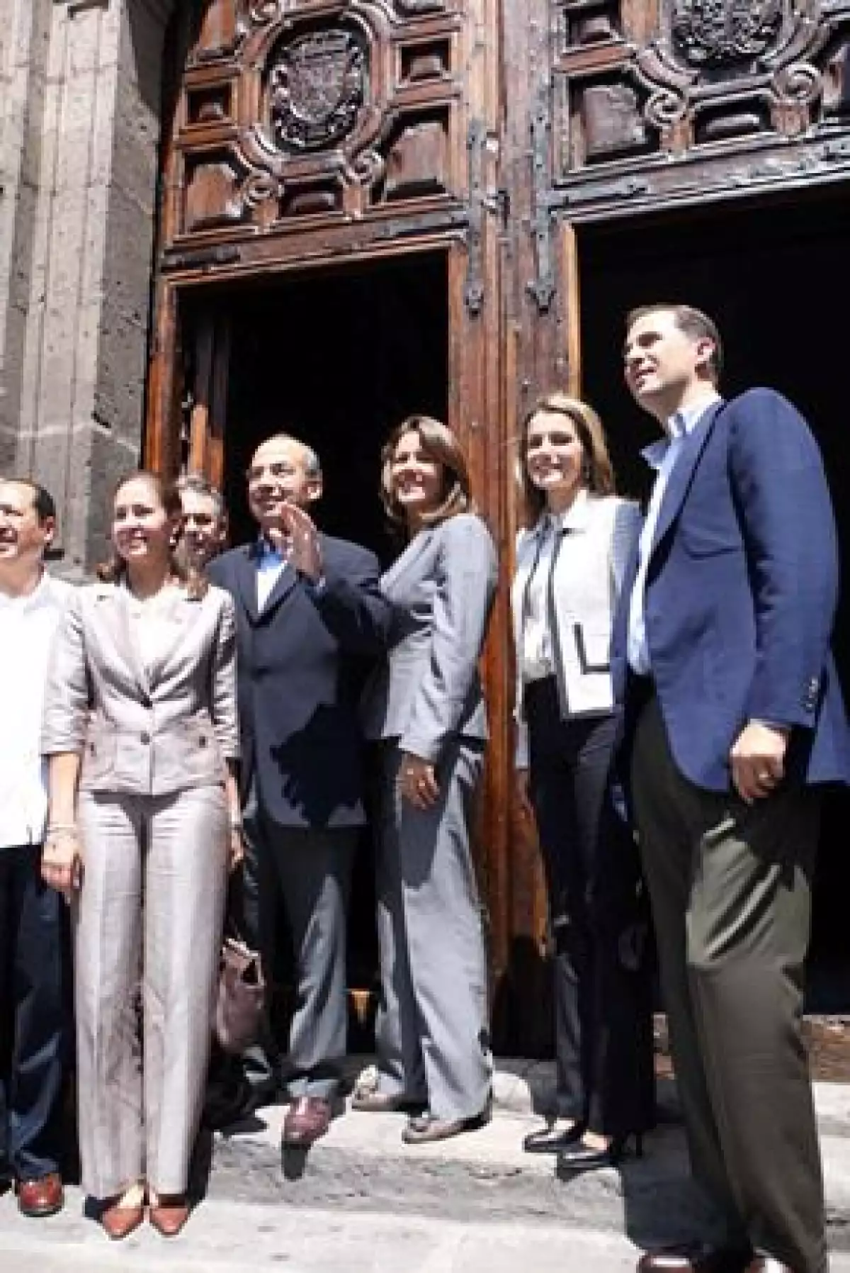 Letizia y Felipe también visitaron el Conservatorio de las Rosas, aquí en la foto oficial.