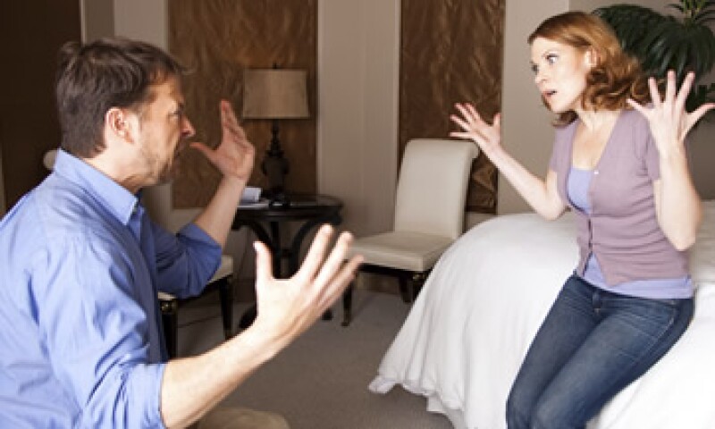 Los problemas en pareja no se solucionan solos, hay que hablarlos, dice terapeuta. (Foto: iStock by Getty Images)