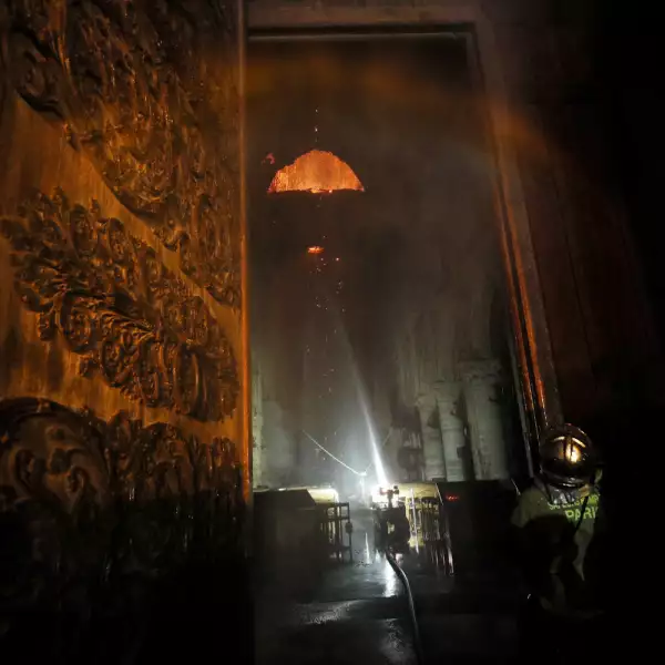 Incendio Notre Dame-3