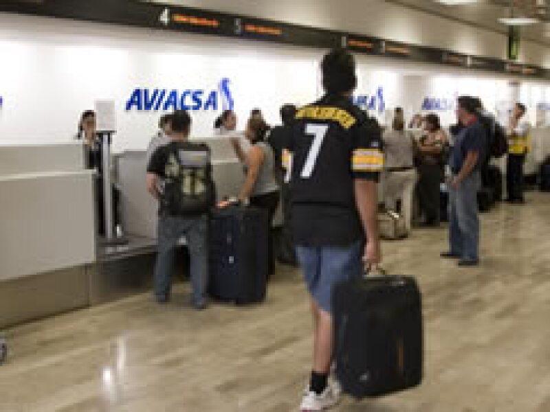 La DGAC aún no levanta la suspensión a la aerolínea. (Foto: Notimex)