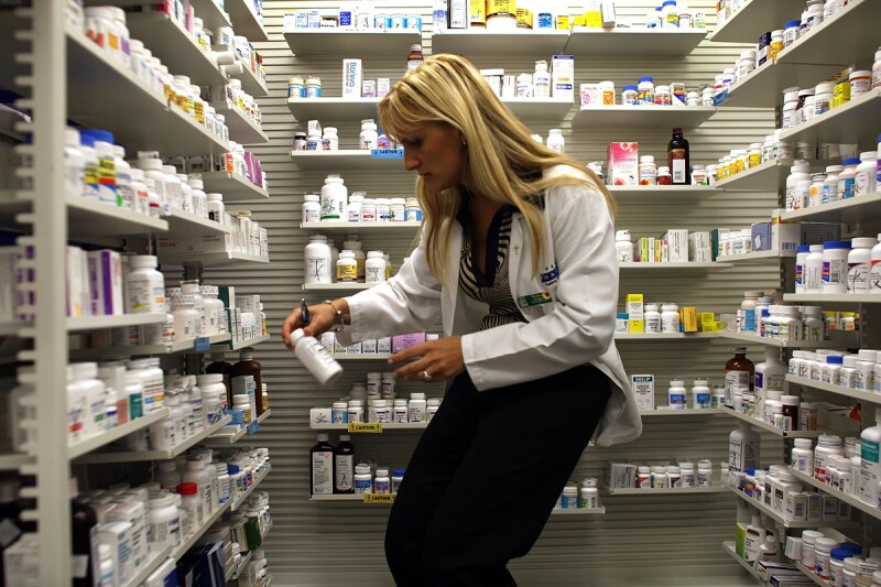 Se fortalecen en farmacias