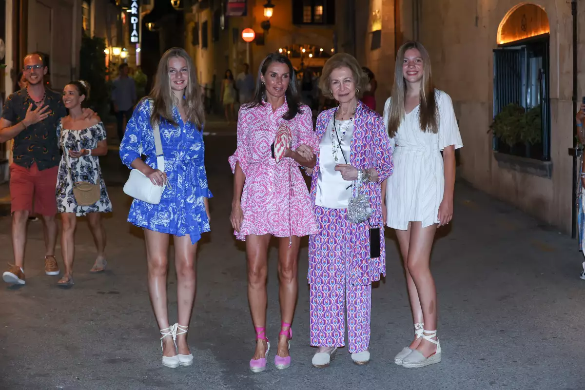 The Women Of The Royal Household Enjoy An Intimate Dinner