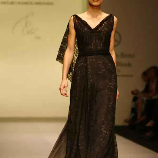 Desfile Arturo Ramos