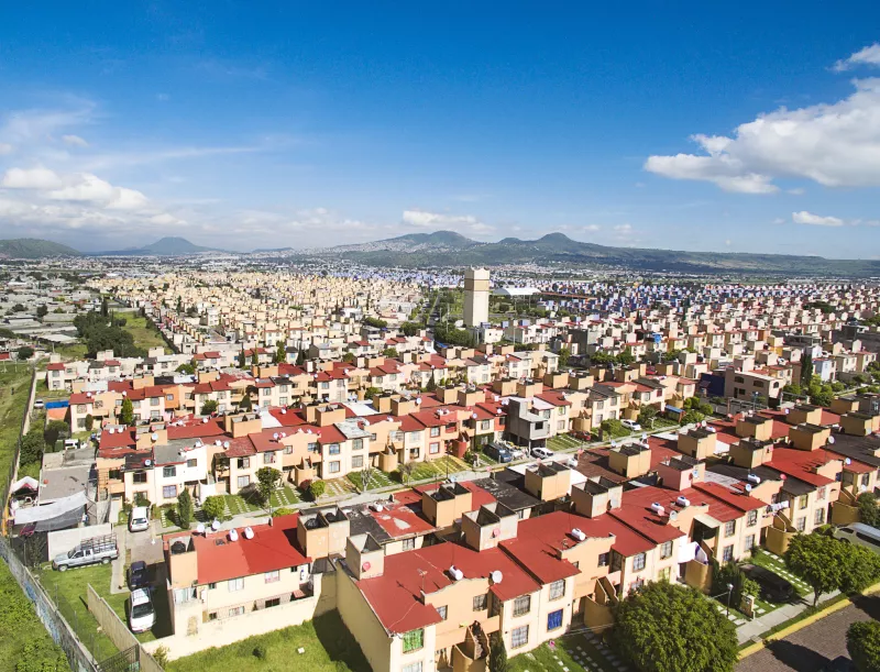 Infonavit financia más viviendas en las periferias de la ciudades que en el centro y esta es la razón 