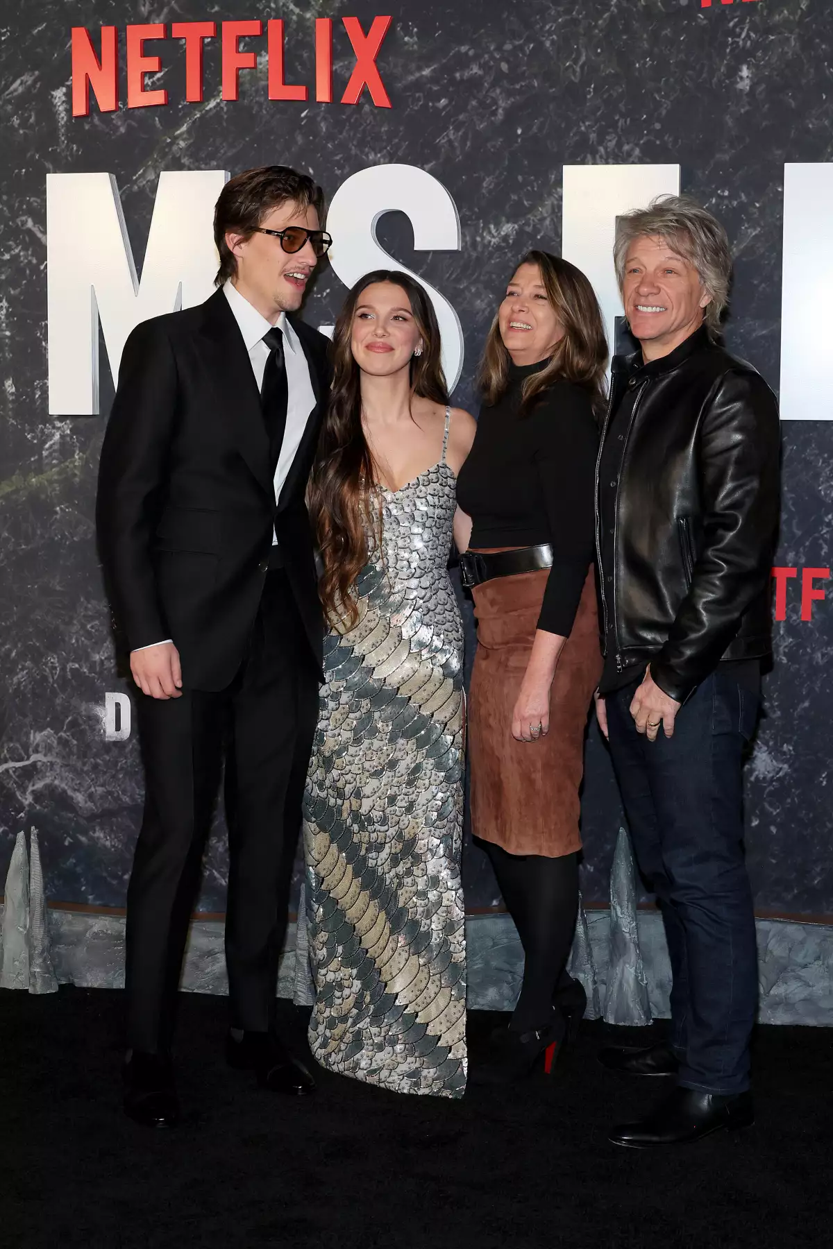 Jake Bongiovi, Millie Bobby Brown, Dorothea Hurley y Jon Bon Jovi
