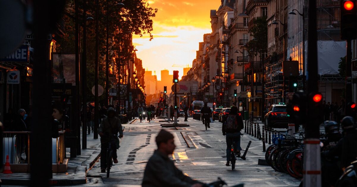 Muere corredor en París por calor extremo; Francia rompe récords de temperatura en mayo