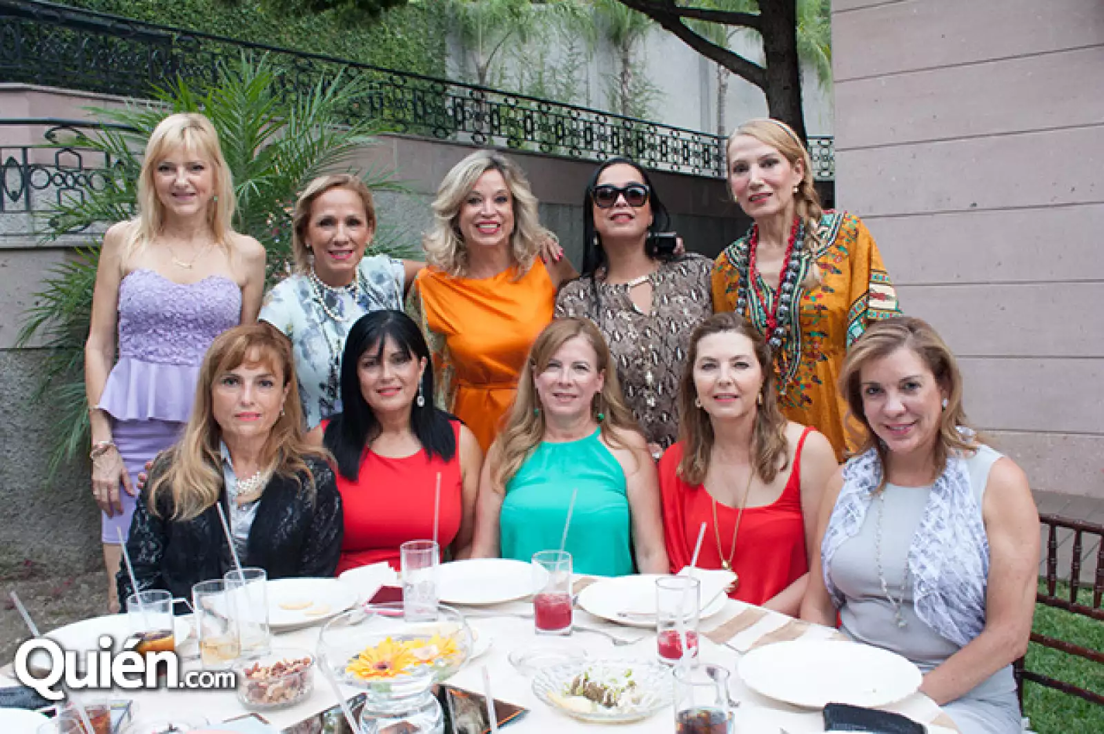 Amigas de la festejada