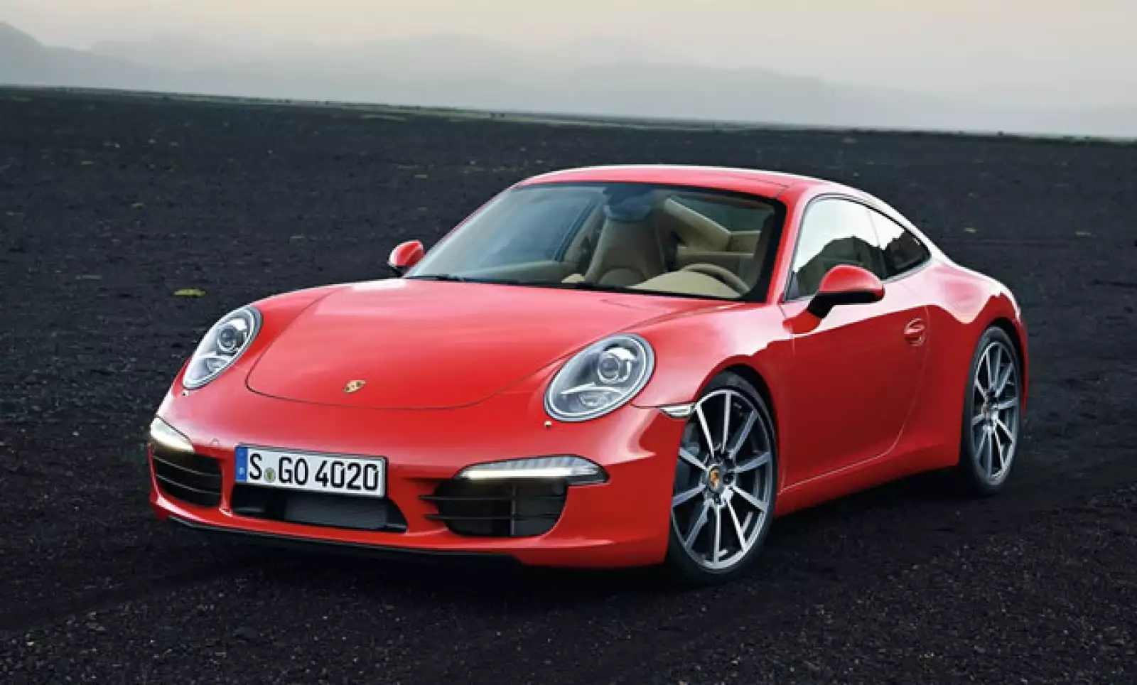 La firma alemana rediseña su emblemático modelo Carrera, que vio la luz por primera vez en 1963, con un motor de 400 caballos de fuerza que alcanza 100 kilómetros en tan sólo 4.2 segundos.