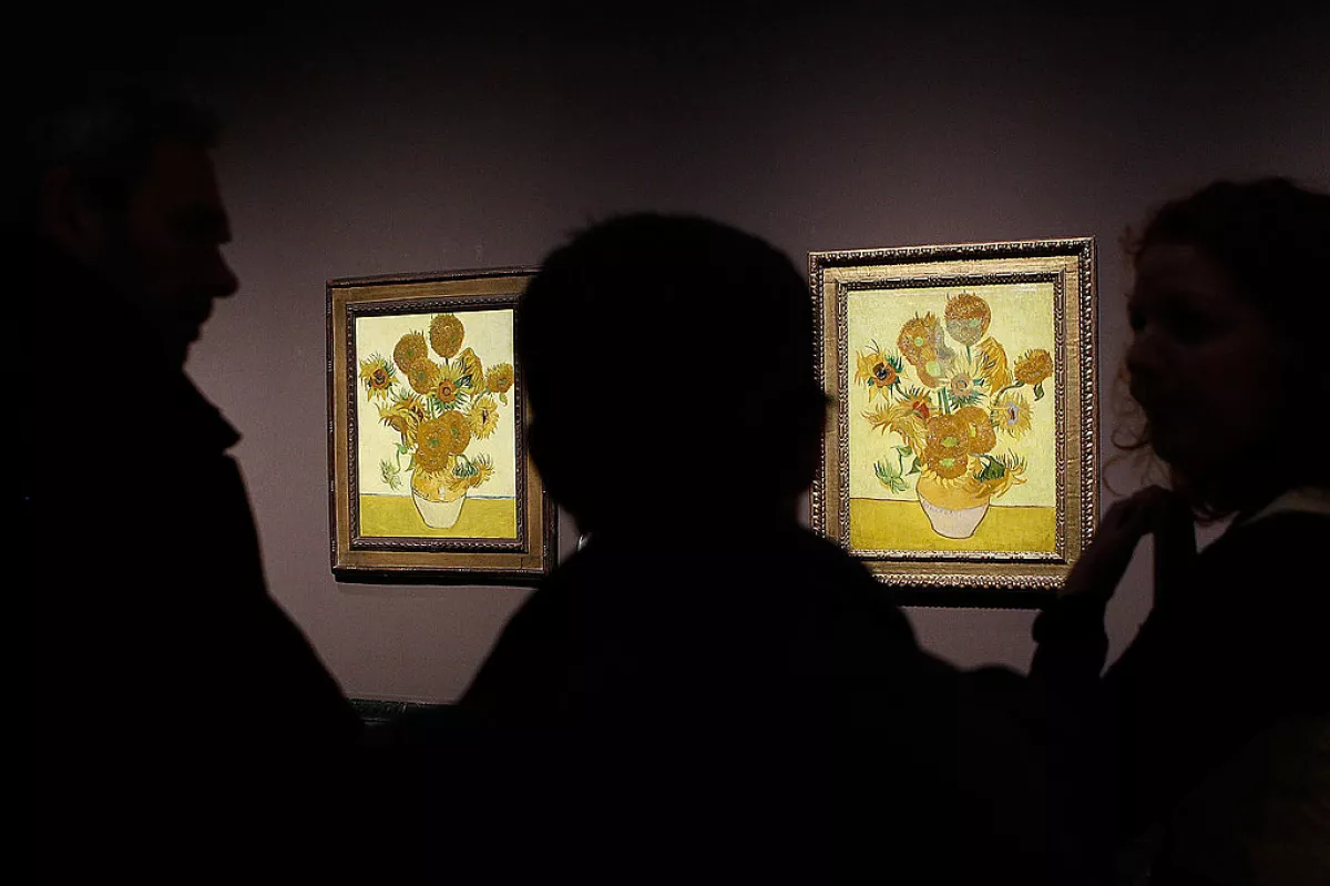 Two Versions Of Vincent Van Gogh's Sunflower Paintings Reunited The National Gallery