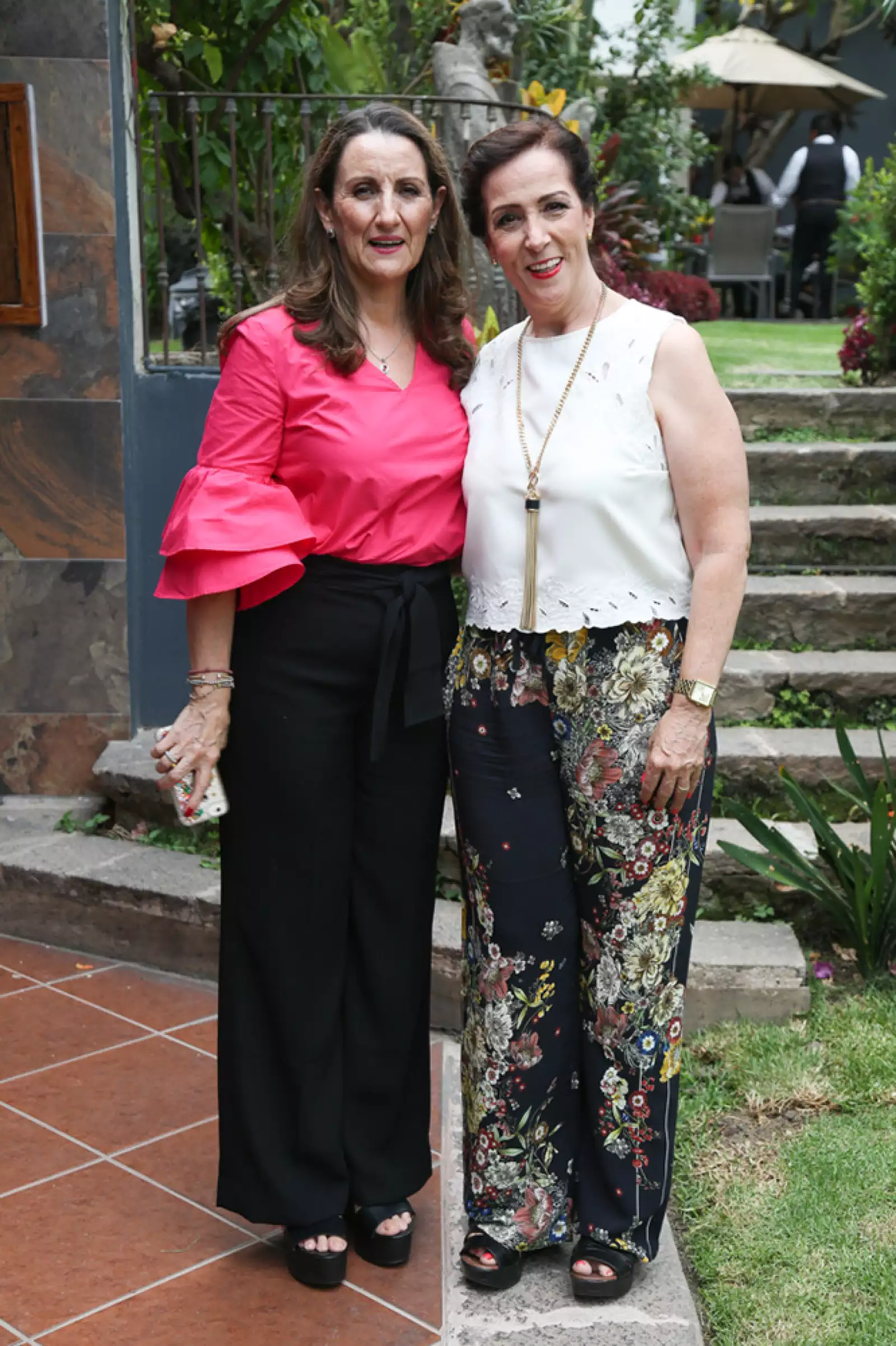 Rosita Watanabe entre amigas