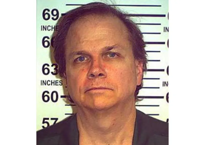Las cartas que Mark David Chapman envió a Stephen Spiro, policía responsable de su arresto, tras asesinar a John Lennon en diciembre de 1980, saldrán a la venta con un valor de 75 mil dólares.