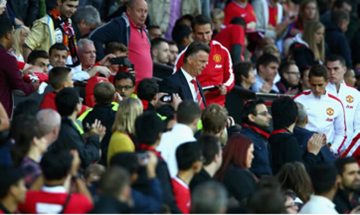 Los aficionados podrán ingresar celulares si no exceden el tamaño permitido. (Foto: Getty Images)