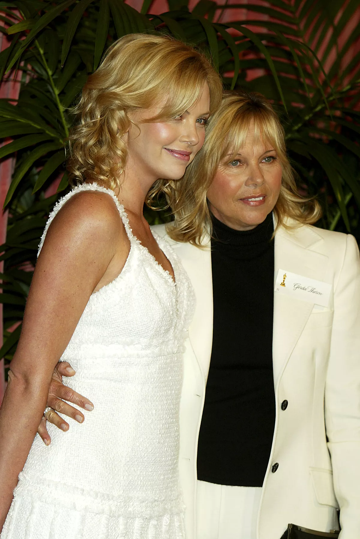 Charlize-Theron-mama