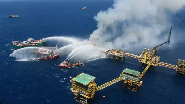 Incendio en plataforma Pemex