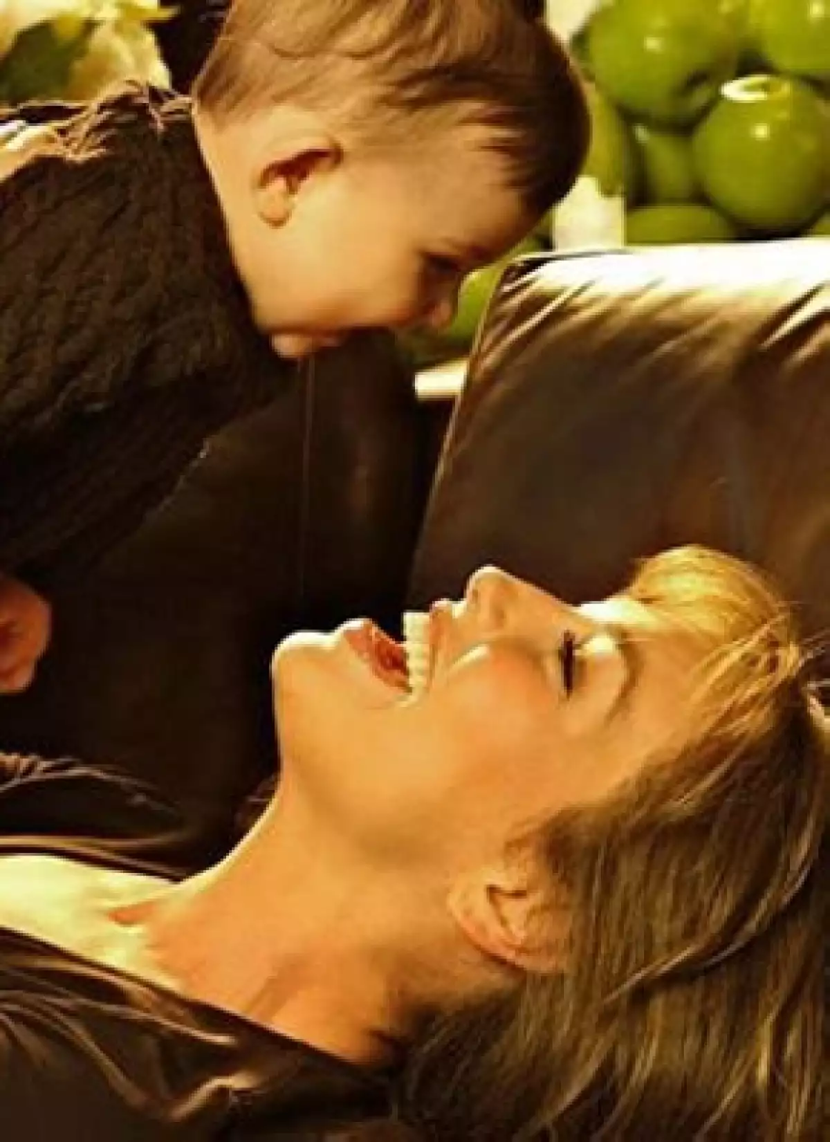 Aquí Thalía con su hija, Sabrina Sakaë, cuando ésta tenía 14 meses de edad.