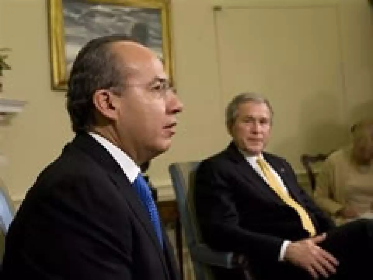 El presidente mexicano se reunió con el mandatario estadounidense, George W. Bush en Washington. (Foto: AP)