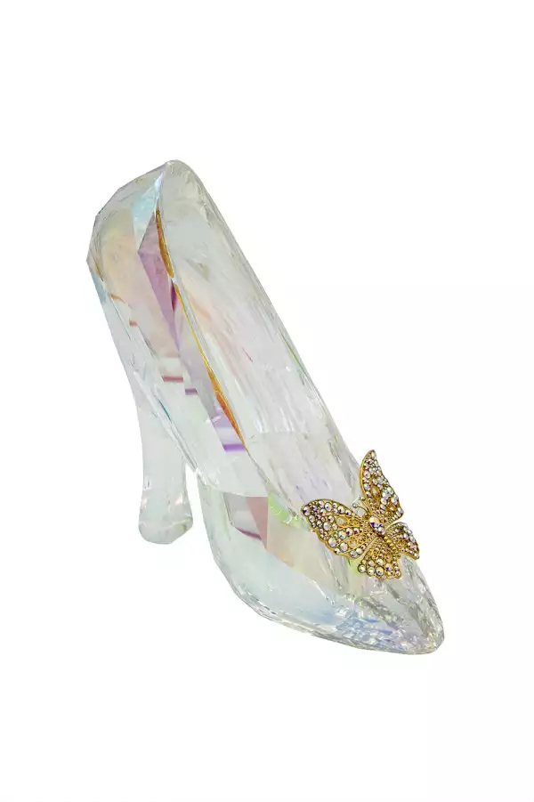 Swarovski recrea la zapatilla de la Cenicienta. 