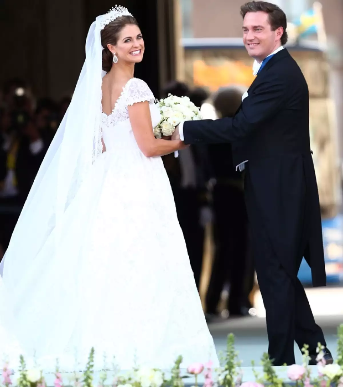 El vestido mostró a manera discreta su espalda.